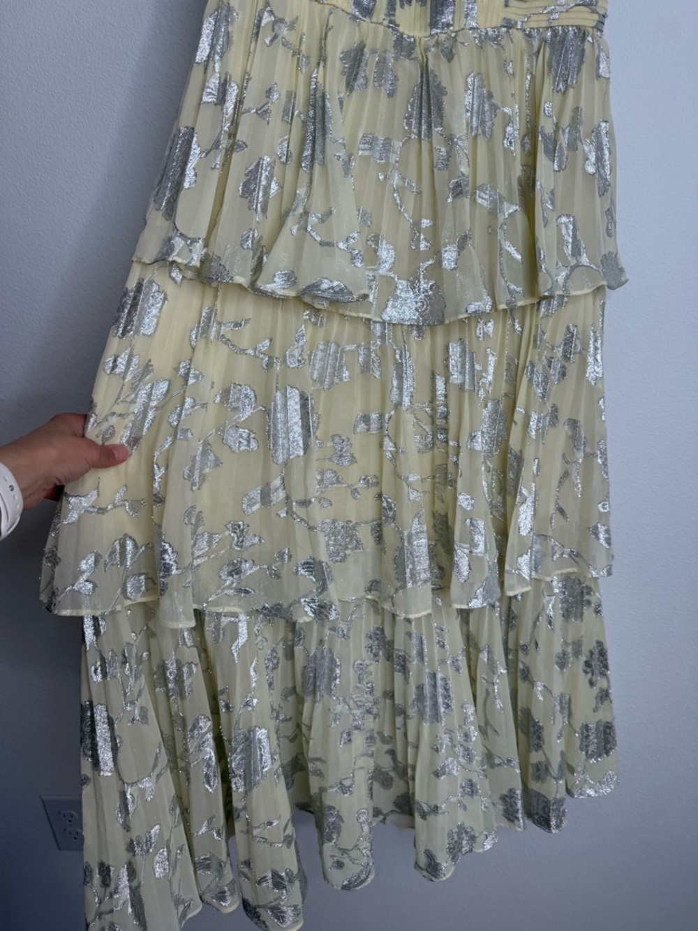 Self-Portrait Yellow Metallic
Jacquard Tiered Midi Dress Sz 8 - Picture 7 of 16